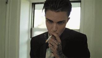 马思纯周冬雨渔夫帽的发型教程,马思纯发型女编发