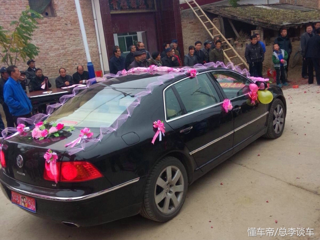 140万的辉腾到老家接新娘，被当成桑塔纳，这男方家有点不讲究