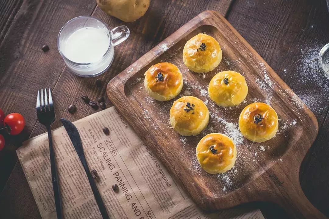 582位挑剔吃货盖章认证的一颗蛋黄酥，不红没天理，一上市便引爆了美食圈！