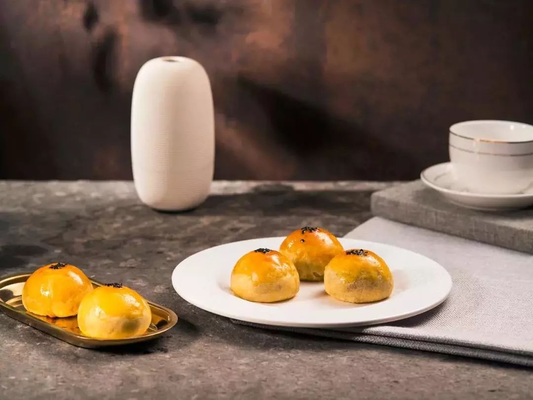 582位挑剔吃货盖章认证的一颗蛋黄酥，不红没天理，一上市便引爆了美食圈！