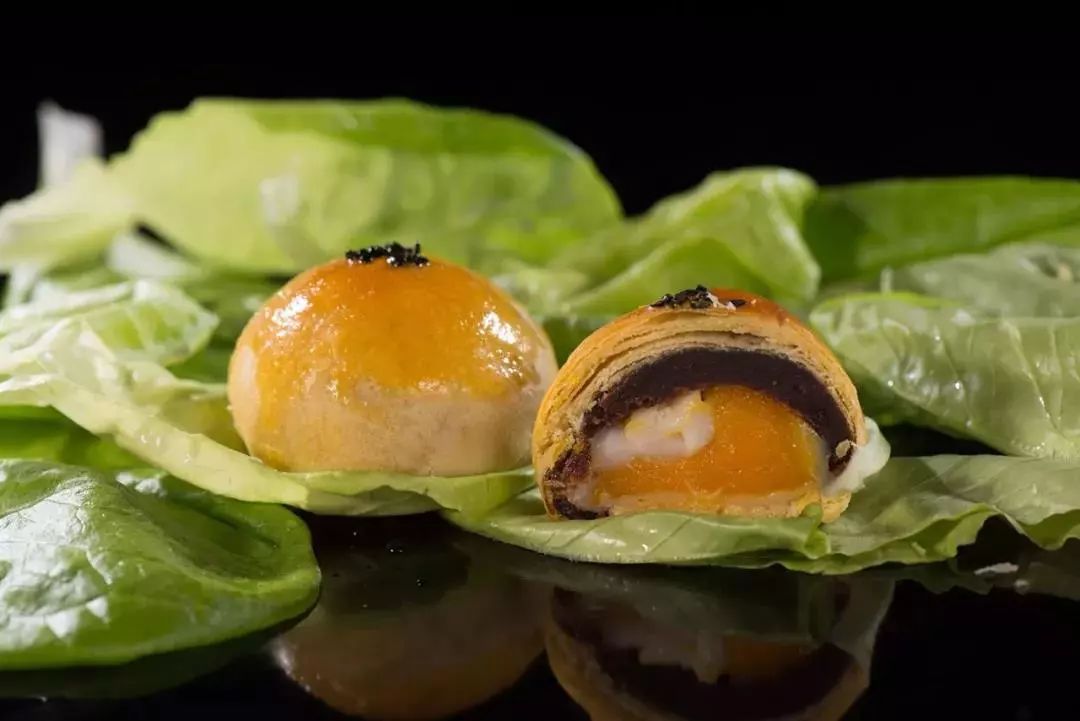 582位挑剔吃货盖章认证的一颗蛋黄酥，不红没天理，一上市便引爆了美食圈！