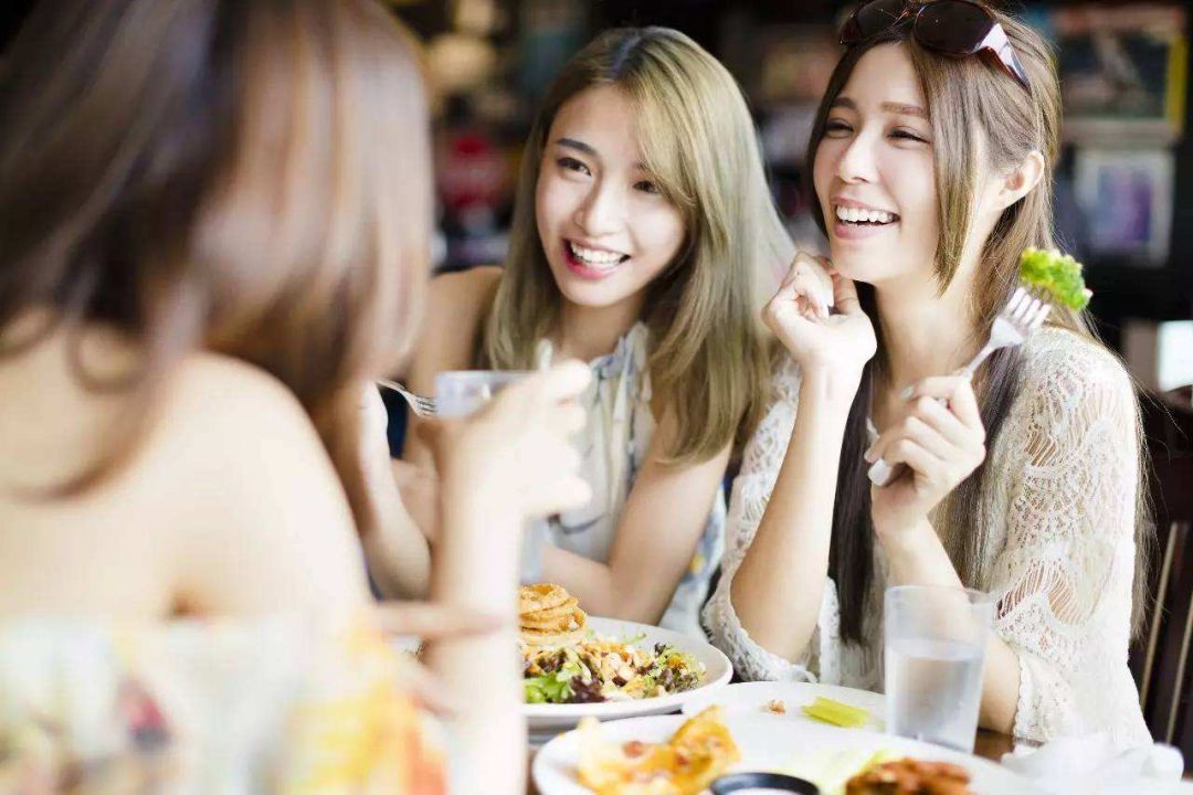 活动招募丨小编已备好50份美容大礼包，邀你带Ta一起来参加！