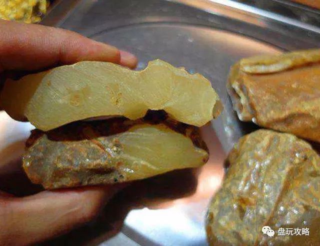 假蜜蜡在清水中能不能沉下去,假蜜蜡可能两块完全一样吗