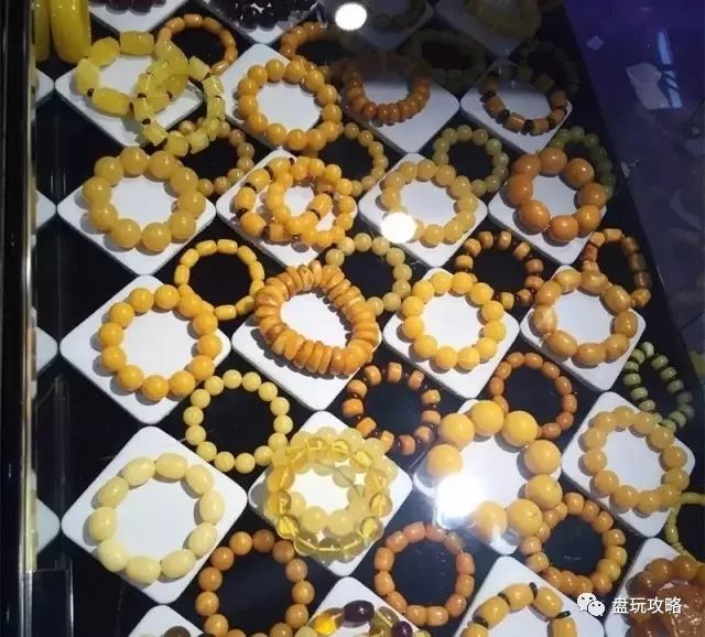 假蜜蜡在清水中能不能沉下去,假蜜蜡可能两块完全一样吗