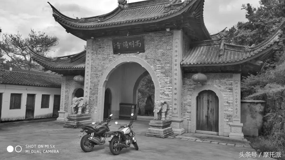 骑着摩托周末一起游,骑摩托来一场说走就走的旅行