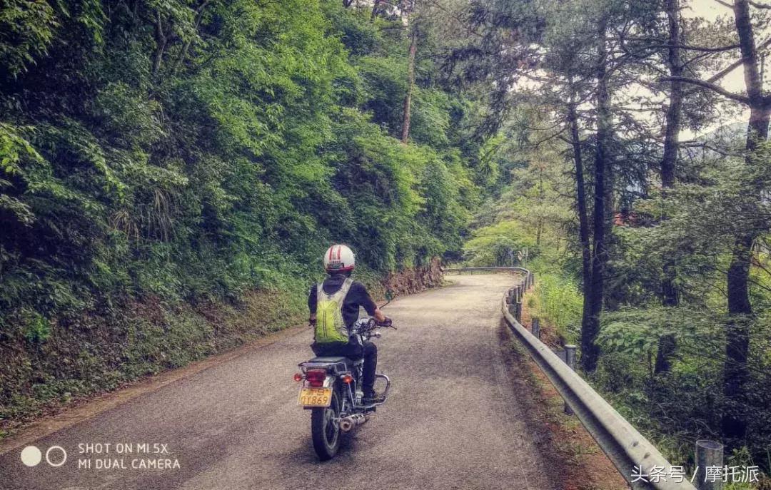 骑着摩托周末一起游,骑摩托来一场说走就走的旅行