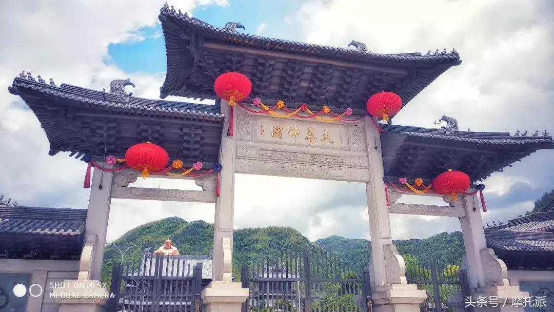 骑着摩托周末一起游,骑摩托来一场说走就走的旅行