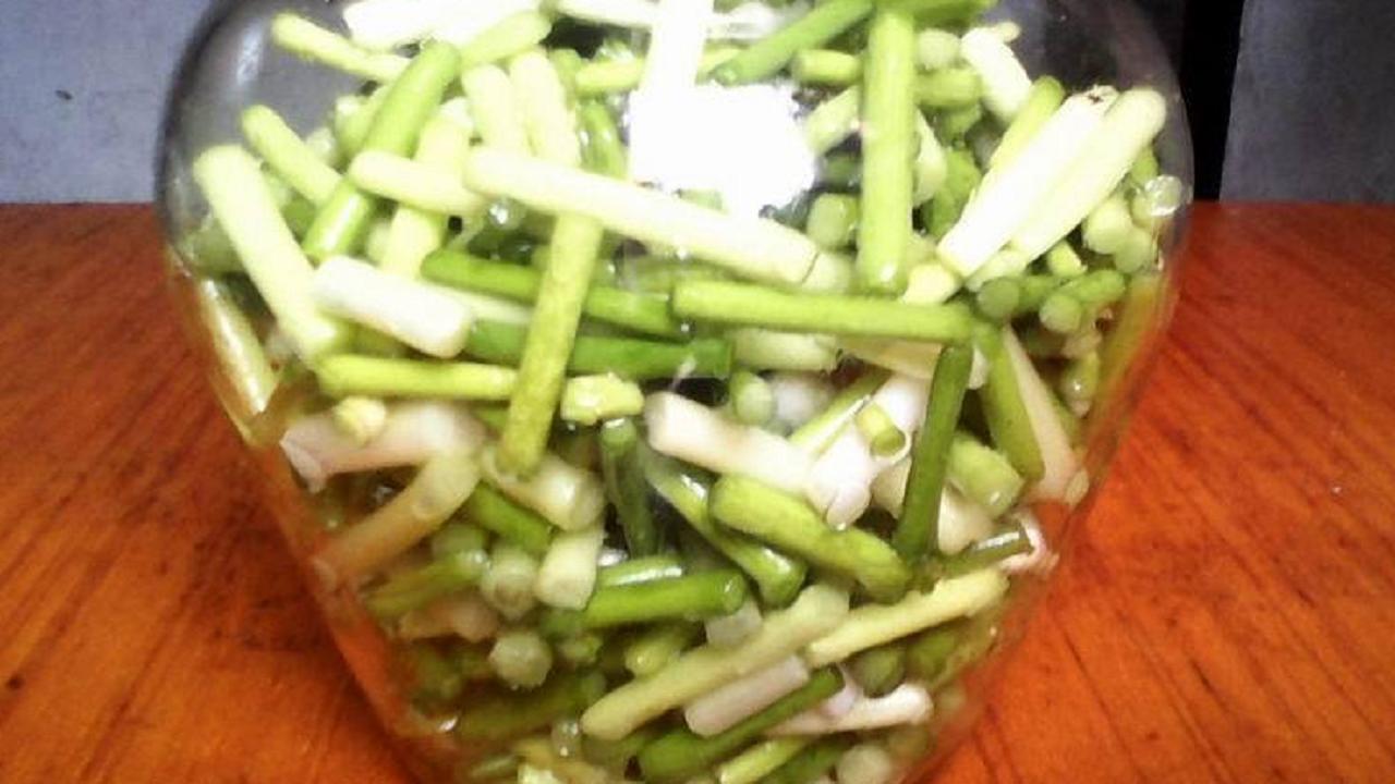 腌黄瓜胡萝卜蒜薹咸菜的做法,教我怎样腌蒜薹