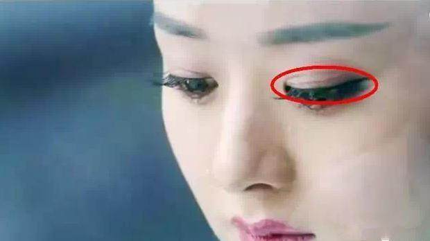 被双眼皮贴坑了的女星们,明星双眼皮李小璐