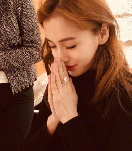 被双眼皮贴坑了的女星们,明星双眼皮李小璐