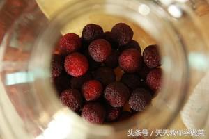 自制杨梅酒的功效与作用,自制杨梅酒保质期多长时间