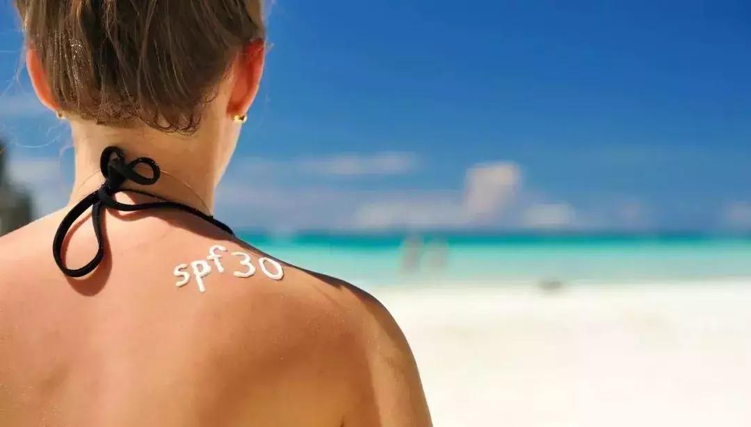 李晨受伤了吗,李晨受伤了怎么在医院里包扎