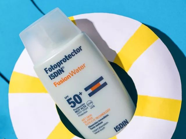 轻薄不暗沉的防晒霜,防水防汗不脱妆的防晒霜