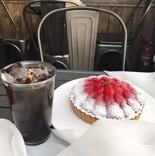 为喜欢自拍的小仙女打造的咖啡店！据说90%的韩国妹子都去打过卡