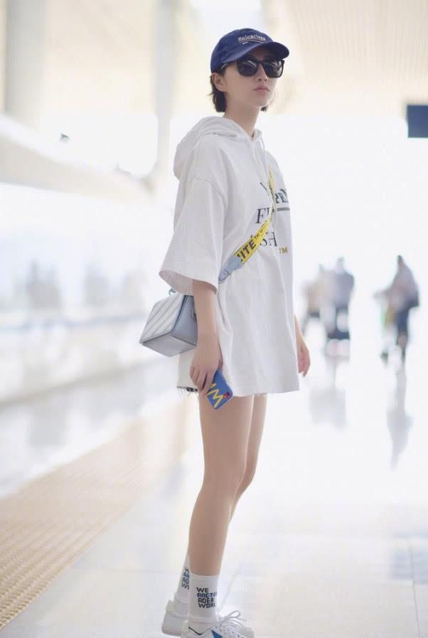 景甜在张继科事件后最新路透,景甜和张继科在一起后身材变化