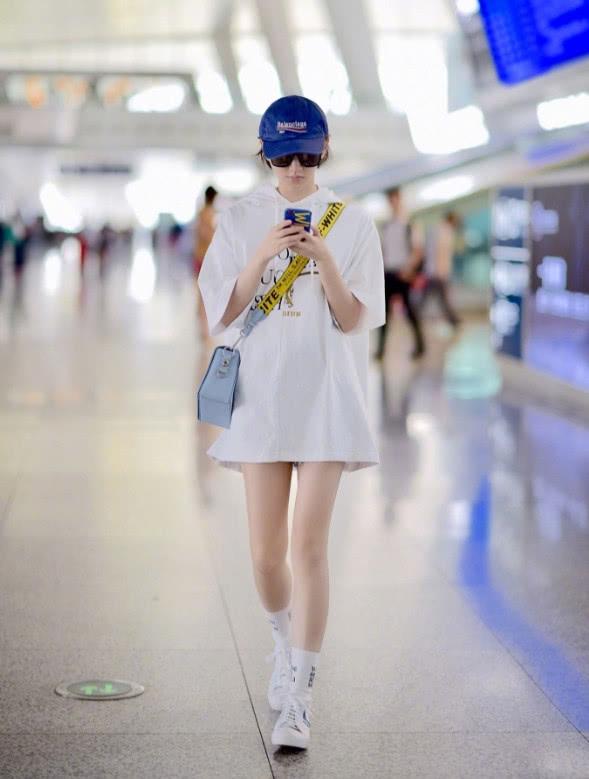 景甜在张继科事件后最新路透,景甜和张继科在一起后身材变化