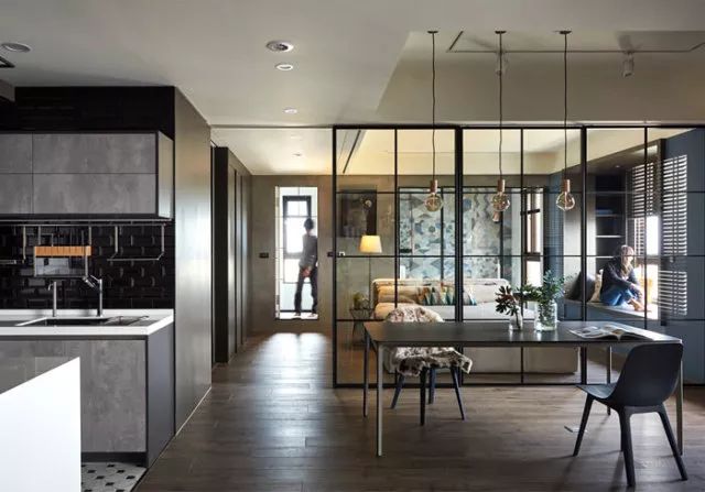 玻璃隔断节省空间,玻璃隔断能增加空间吗