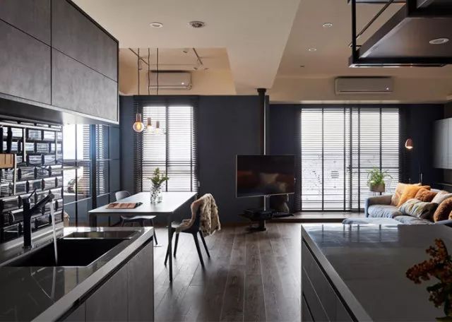 玻璃隔断节省空间,玻璃隔断能增加空间吗