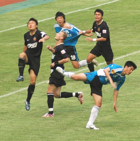 大连足球八连冠集锦,大连实德足球队13赛季中超排名