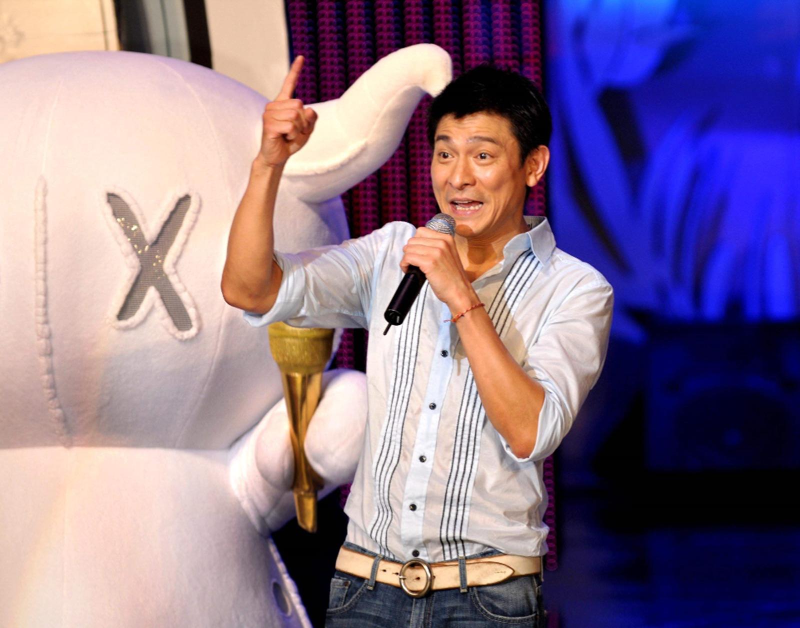 刘德华为粉丝还债,刘德华匿名帮助杨丽娟