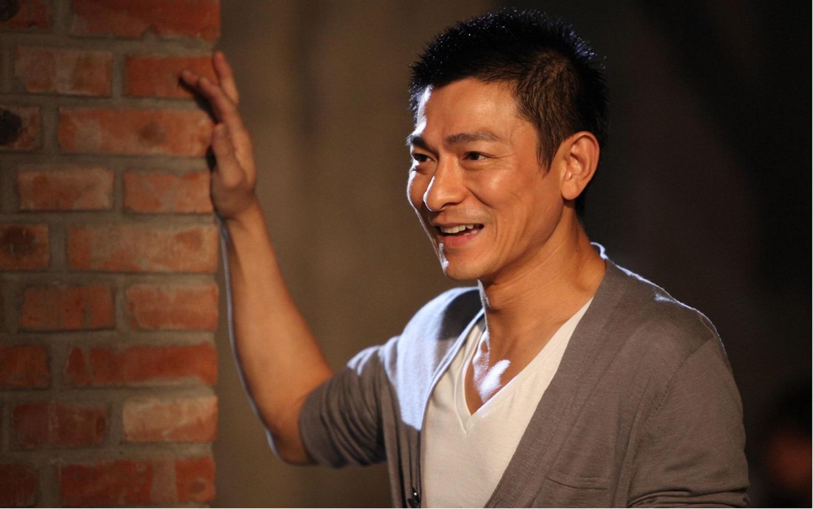 刘德华为粉丝还债,刘德华匿名帮助杨丽娟