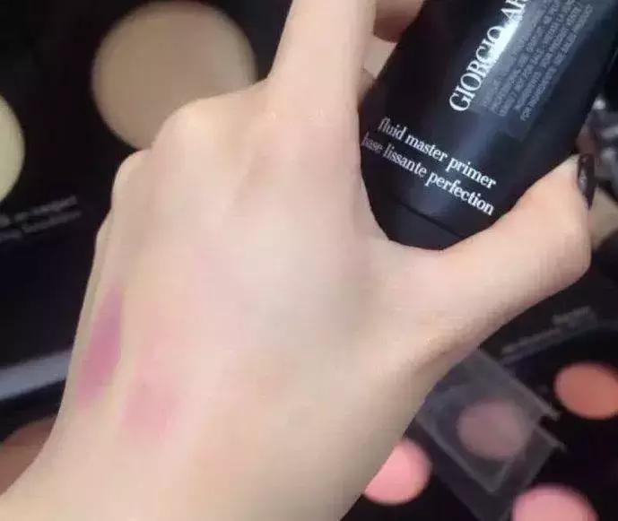 妆出零毛孔,和男神约会再近的距离也不怕啦