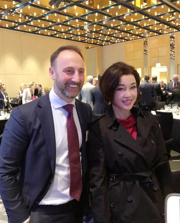 从著名阶下囚到澳洲总理座上宾,刘晓庆的传奇已经超过邓文迪