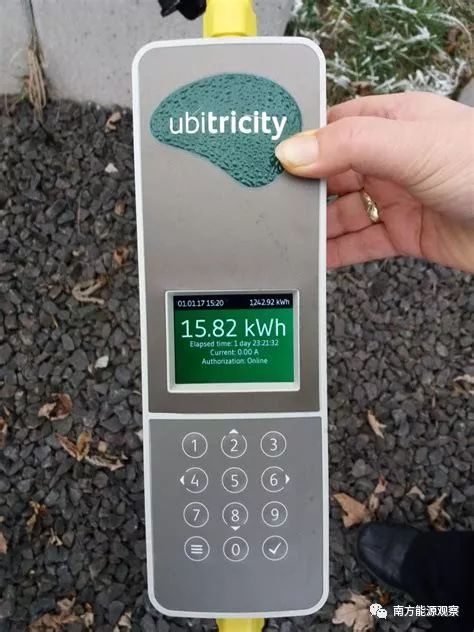 eo图赏｜路灯一秒变充电桩，妈妈再也不怕我的电动车没电了