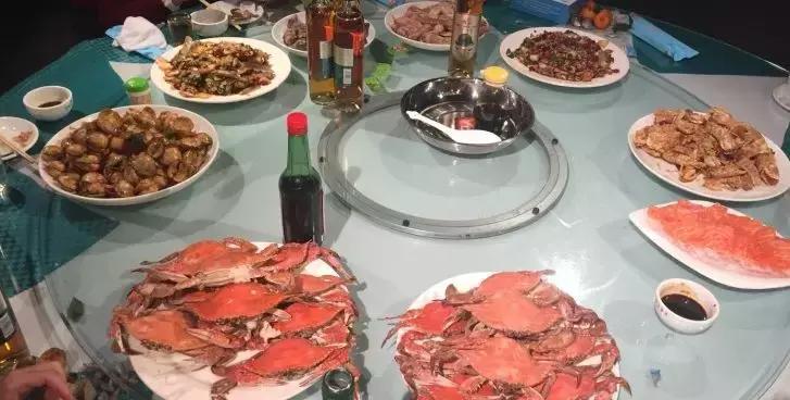 夏天来了喝啤酒吃海鲜,夏天到了吃海鲜