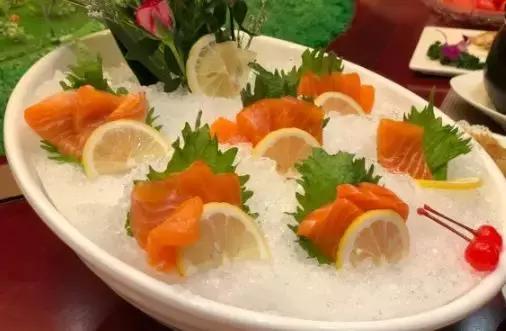 夏天来了喝啤酒吃海鲜,夏天到了吃海鲜