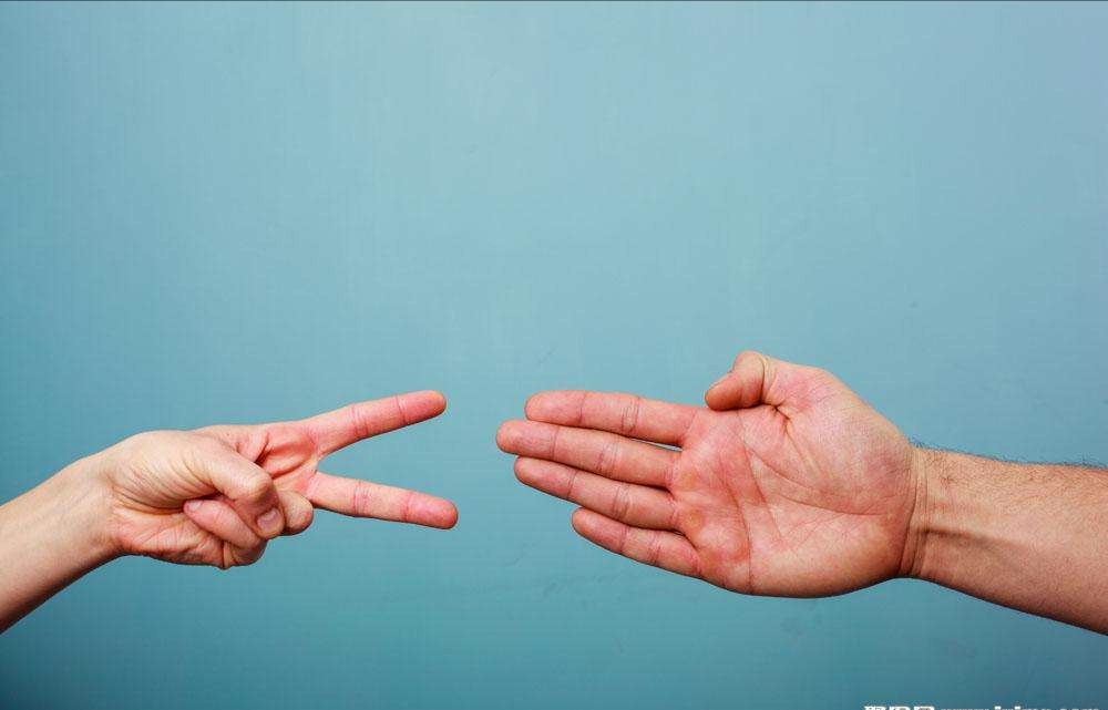 石头剪子布的心智效应:儿时手展脚划玩戏,现在丢掉多少非物遗产