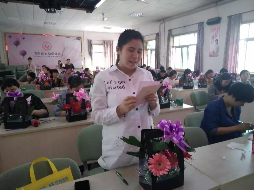 母亲节送给妈妈礼物一束花,母亲节送给妈妈一支康乃馨