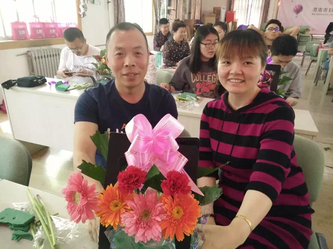 母亲节送给妈妈礼物一束花,母亲节送给妈妈一支康乃馨