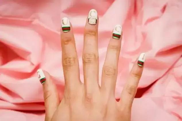 你知道钱买不起什么奢侈品吗,适合做美甲的包包