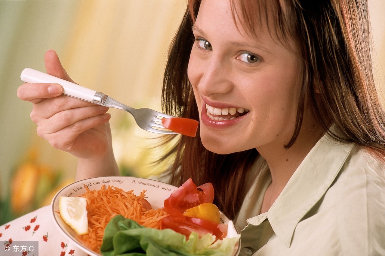 遗传性雀斑可以用去除雀斑产品吗,白人女孩的雀斑怎么去除