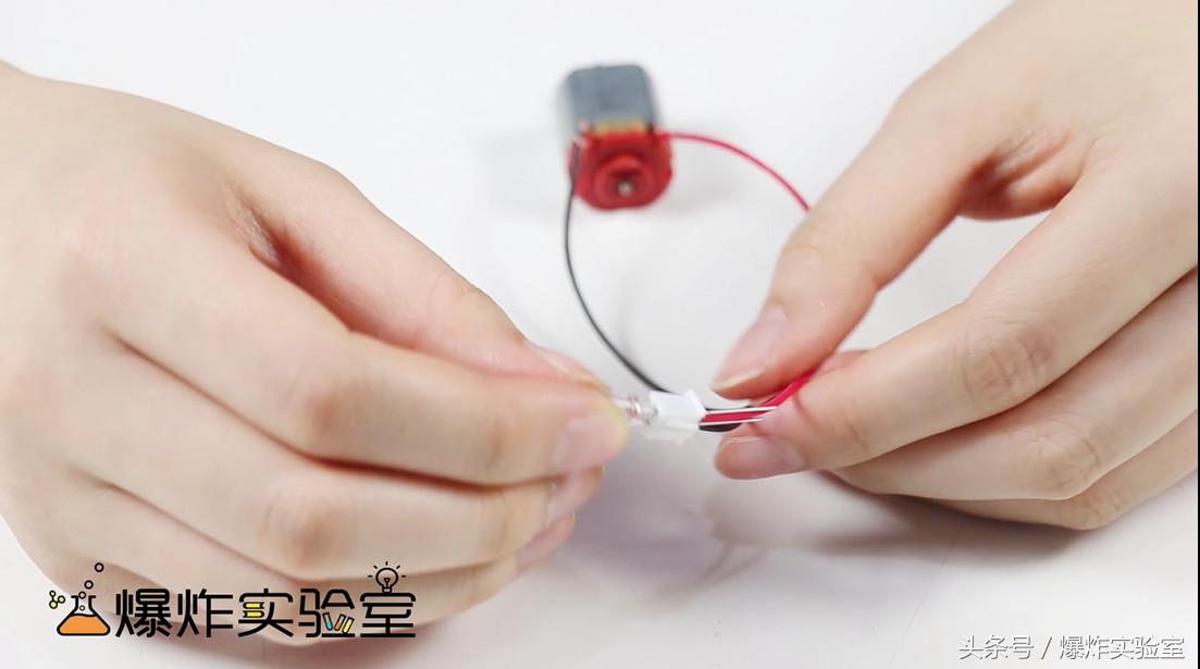 自制手摇发电机灯,制作发电机点亮灯泡