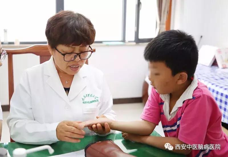 马融儿童脑病工作室收徒仪式暨大型义诊在西安中医脑病医院举行