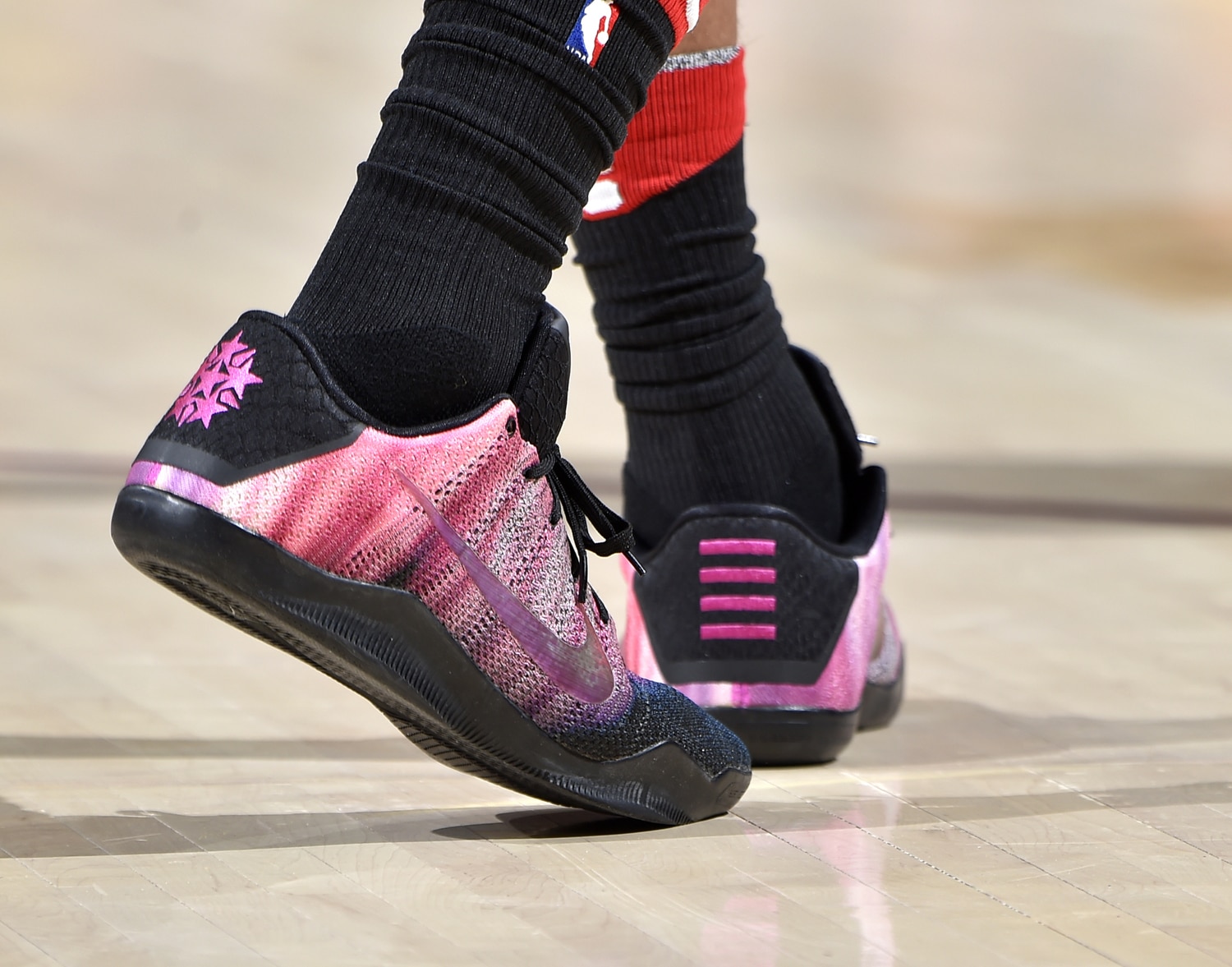 球鞋控福利贴：NBA季后赛半决赛舞台上与球星共闪耀的战靴精选集