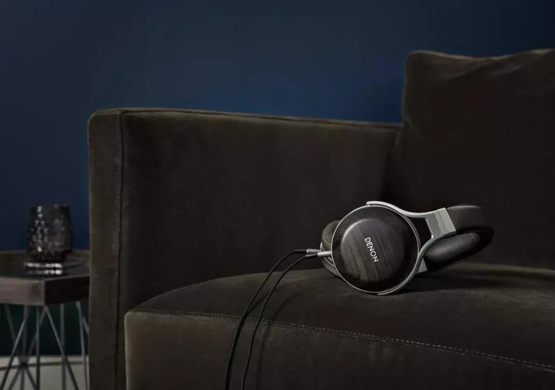 秉承50年之久的耳机品质，天龙DenonAH-D5200直推旗舰头戴式耳机