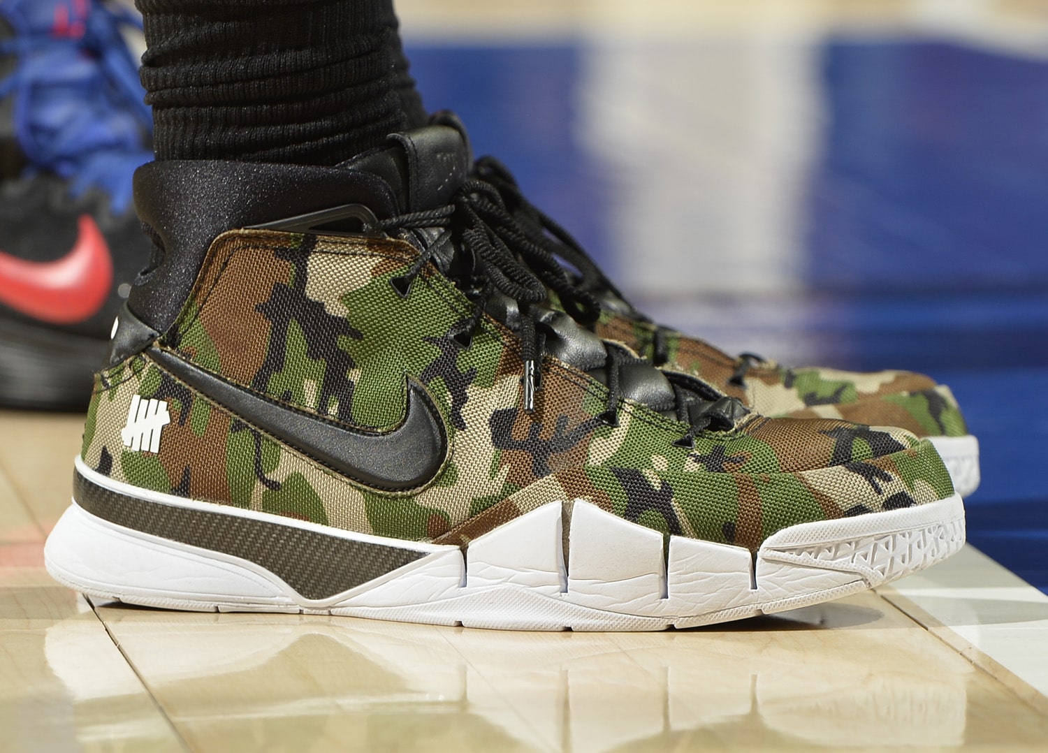 球鞋控福利贴：NBA季后赛半决赛舞台上与球星共闪耀的战靴精选集