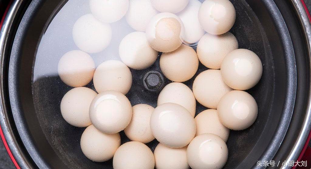 煮鸡蛋怎么才不会爆壳,怎样煮鸡蛋好吃又不腻
