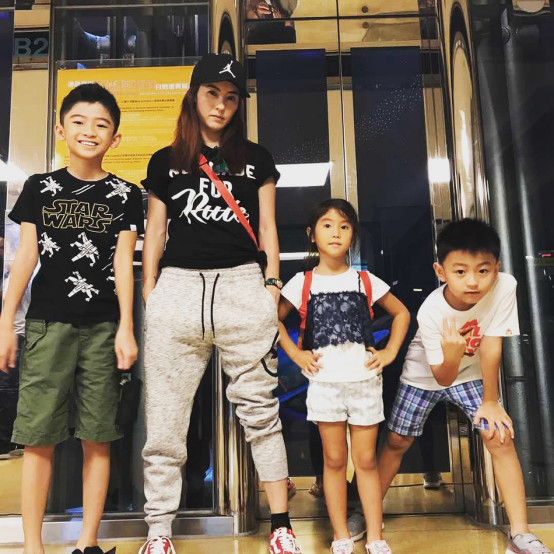 张柏芝为儿子庆生完整版,张柏芝为儿子哭了