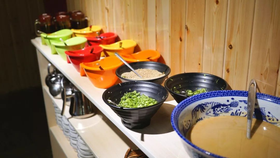 草帽当锅盖的石锅鱼,草帽蒸汽石锅鱼