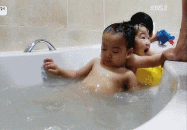 天天给宝宝洗澡对身体有害吗,给宝宝天天洗澡怎么还臭