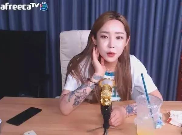 变性手术韩国网红,千万网红自曝变性后遗症