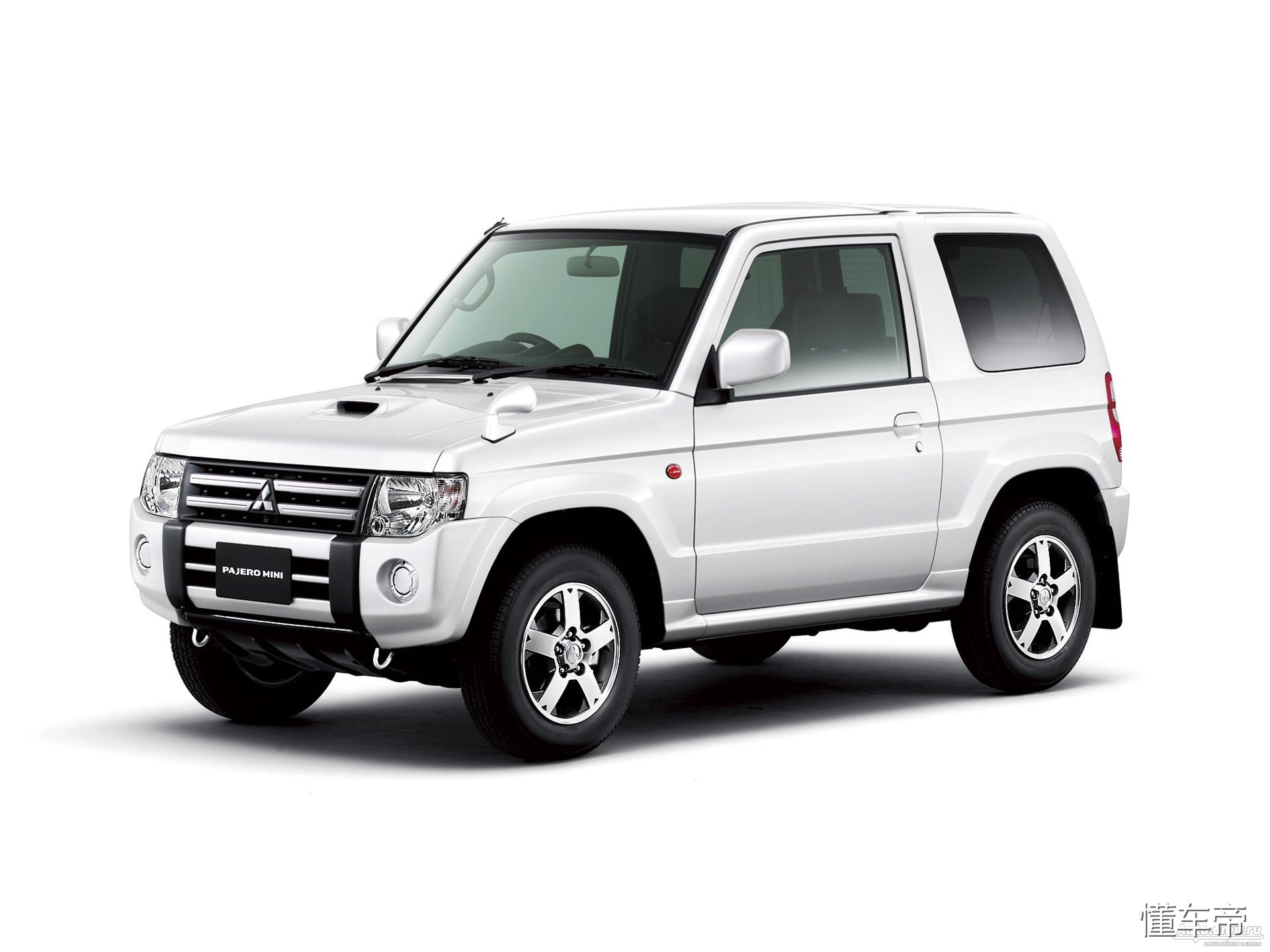 吉姆尼和帕杰罗mini,最新款帕杰罗mini