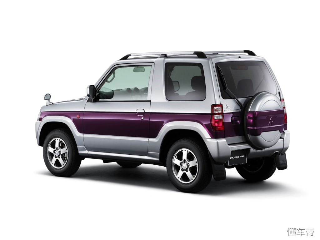 吉姆尼和帕杰罗mini,最新款帕杰罗mini