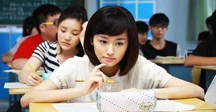 女生高考吃避孕药避开生理期,吃避孕药避开高考例假有副作用吗