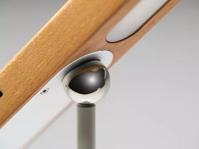 这才是护眼灯该有的样子,又高又大的护眼灯