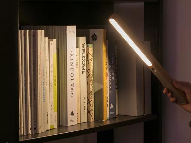 这才是护眼灯该有的样子,又高又大的护眼灯